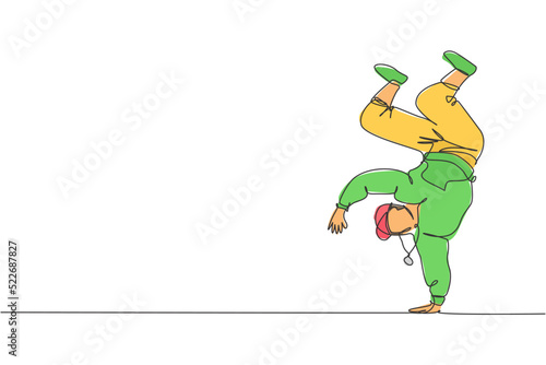 Single continuous line drawing of young energetic hip-hop dancer man on hoodie practice break dancing in street. Urban generation lifestyle concept. Trendy one line draw design vector illustration