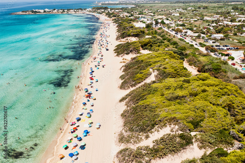 Spiaggia di Punta prosciutto, Porto Cesareo, Puglia, Salento, vista aerea dal drone in estate