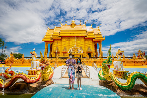 Canvas Print The family takes a picture with a serpent statue at Wat Tha Makok, Rayong, Thailand