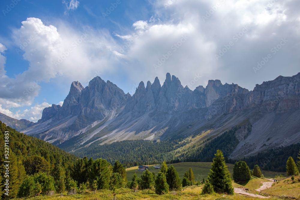 Fototapeta premium The Odle group (Geislergruppe) is a mountain range in the Dolomites surrounded by Val Badia, Val Gardena and Val of Funes, in South Tyrol, province of Bolzano, Italy.