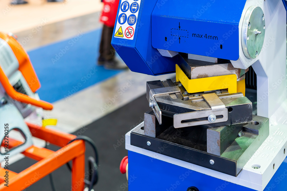 punch die blade unit with adjustable ruler scale of hydraulic punching and shearing machine for