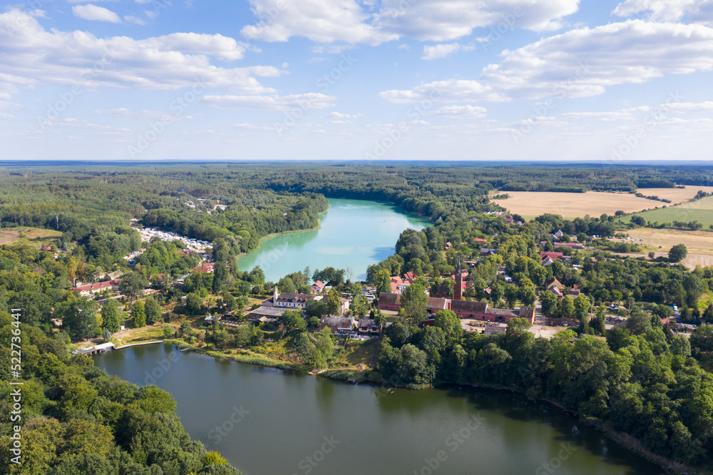 Dorf am See, Luftaufnahme, Polen