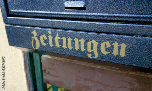 Briefkasten mit Zeitungsfach Nahaufnahme