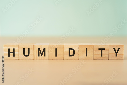湿気・水気のイメージ｜「HUMIDITY」と書かれたブロック
 photo