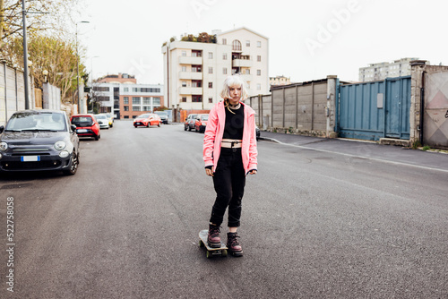 Фотография rebel alternative young woman outdoors riding skate