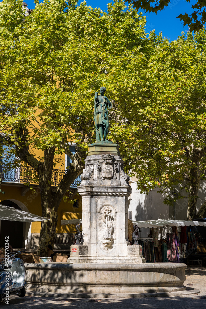 Fontaine de la Place du Docteur Jean Astruc, dans le centre ancien de Sauve