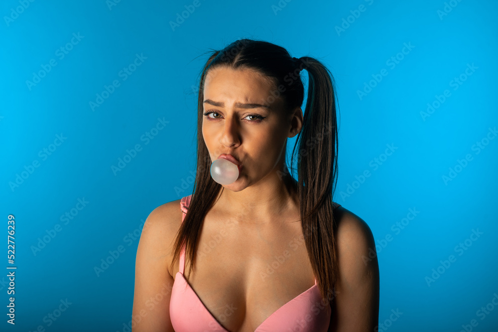 Fototapeta premium Sad girl with gum balloon