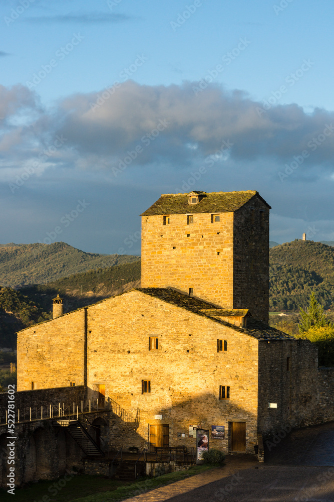 Castillo de Aínsa,.Data de los siglos xi y xvii, villa de Aínsa, municipio de Aínsa-Sobrarbe, Provincia de Huesca, Comunidad Autónoma de Aragón, cordillera de los Pirineos, Spain, europe Castillo de Aínsa,.Data de los siglos xi y xvii, villa de Aínsa, municipio de Aínsa-Sobrarbe, Provincia de Huesca, Comunidad Autónoma de Aragón, cordillera de los Pirineos, Spain, europe