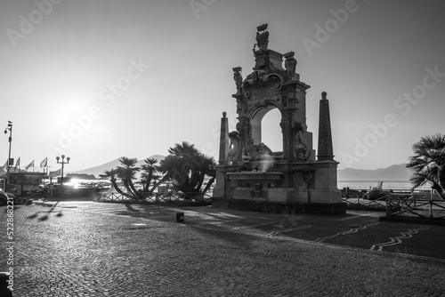 Napoli all'alba e le sue bellezze