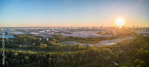 Panorama Aufnahme vom Sonnenuntergang in Bremerhaven aus der Luft, Aussicht auf den Hafen und die Weser, Sommer in Deutschland, Dämmerung, aerial landscape view at Bremerhaven city