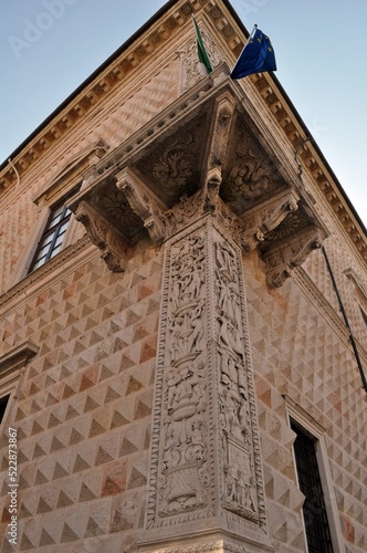 Ferrara - Palazzo dei Diamanti - Dettaglio photo