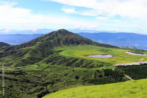 阿蘇　烏帽子岳と草千里の風景
