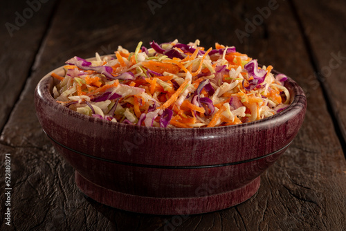Coleslaw salad with white cabbage, red cabbage and sliced ​​carrots.