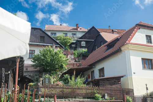 tradycyjne osiedle domów jednorodzinnych photo