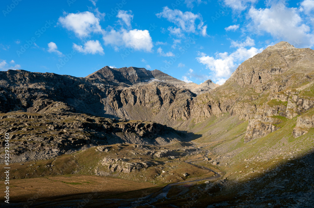 Paysage de montagne autour du bivouac Hannibal dans les Alpes sur la frontière France Italie en été