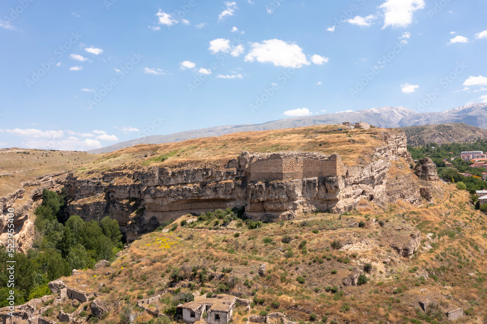 Obraz premium Kemah district city entrance. View of Sultan Melik Tomb, Erzincan, Turkey