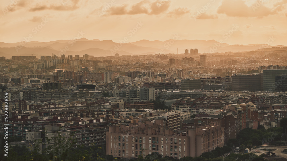 Fototapeta premium La ciudad en el atardecer
