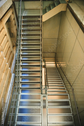 Escalier d'architecture en métal