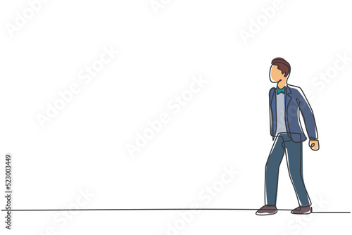 Continuous one line drawing of young handsome male worker thinking while leisurely strolling. Success business manager minimalist concept. Trendy single line draw design vector graphic illustration