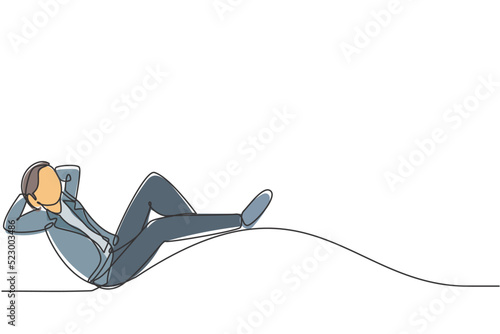 Single one line drawing of young smart male employee relaxing and relaxing. Businessman take a rest minimal concept. Modern continuous line draw design graphic vector illustration