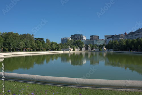 Obraz na płótnie Reflective pond w salonie