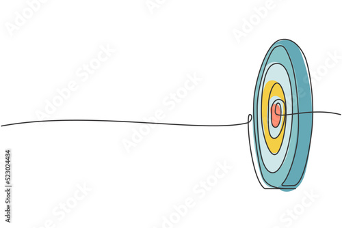 Continuous one line drawing of circle target dartboard. Focus and concentration exercise sport. Business target metaphor concept. Minimalist trendy single line draw design vector graphic illustration