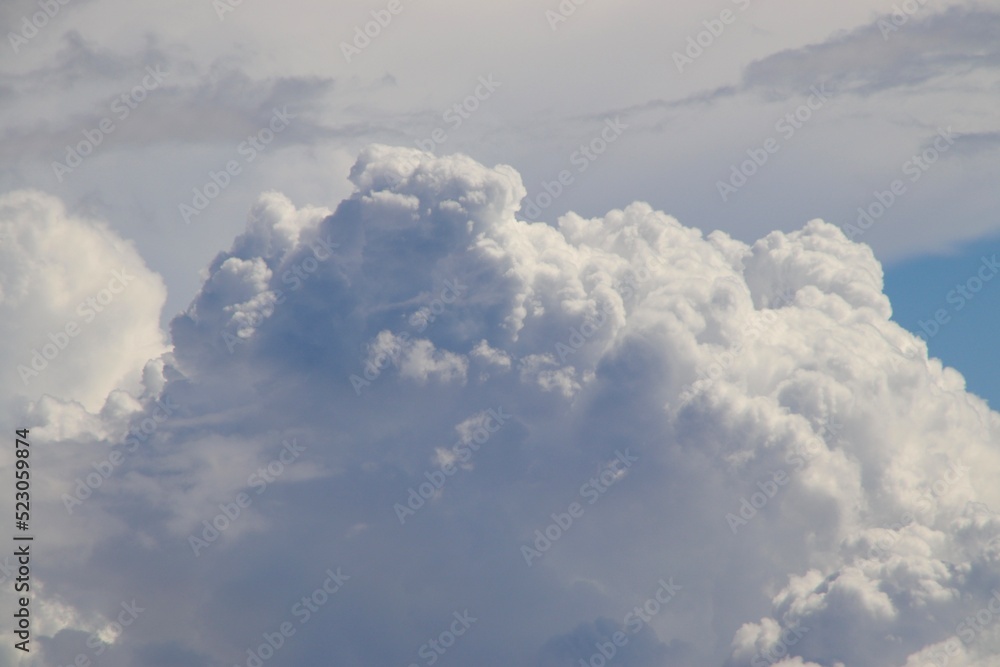Cúmulos de nubes sobre la isla virgen Flecha de El Rompido. Cúmulos de nubes sobre la isla virgen Flecha de El Rompido.