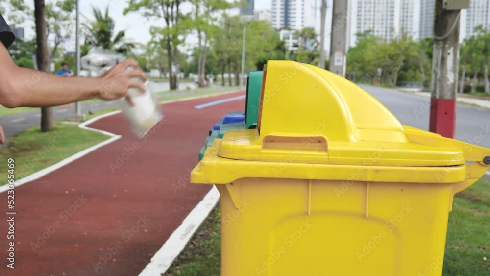 The man throwing garbage,throw rubbish in the bin.