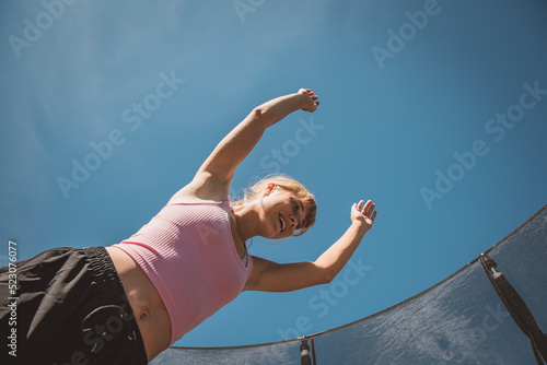 Trampolin springen photo