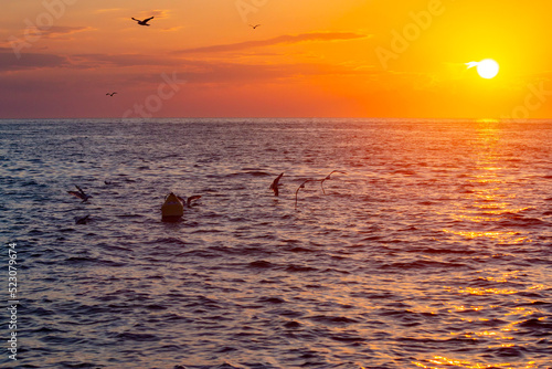 Buntes Meer am Abend