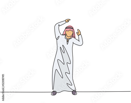 Continuous one line drawing young Arab male worker raise hands when doing business presentation. Speaker at business conference minimalist concept. Single line draw design vector graphic illustration