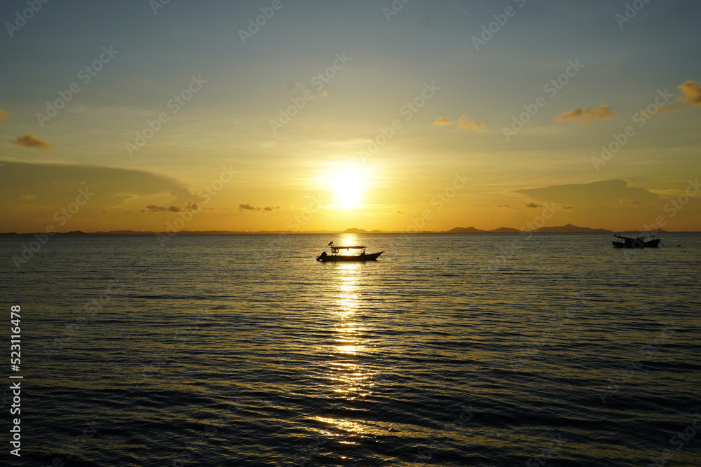 Fototapeta premium sunset in the sea