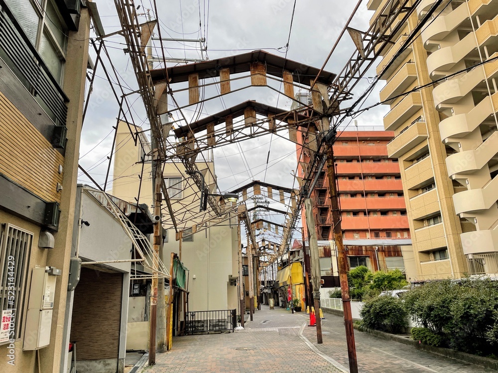 Fototapeta premium 発展を待つ老朽化した商店街