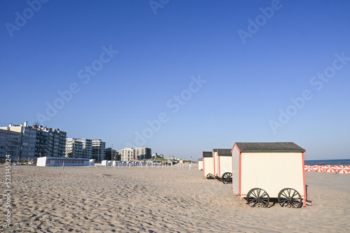 Belgique Flandre mer du nord Littoral côte belge plage ocean vacances Vlanderen Belgie Belgium cabine roulot location immobilier logement photo