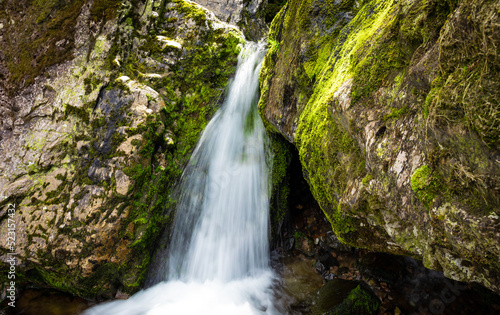 Fototapeta Naklejka Na Ścianę i Meble -  Ein Wasserfall in Schottland, in der Nähe von Glencoe