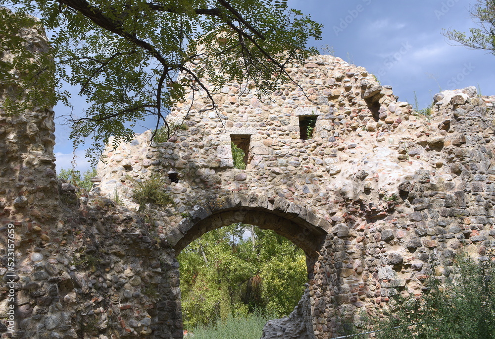 Historische Ruinen der heißen Quelle von Petriolo