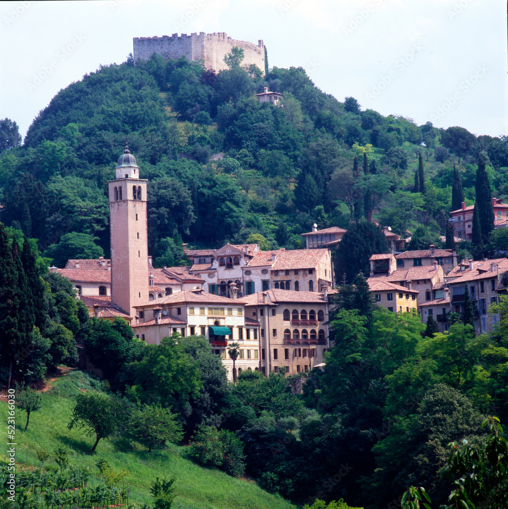 Asolo, Trento. La Rocca sopra la cittadina.