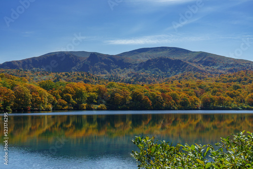 須川湖から望む栗駒山