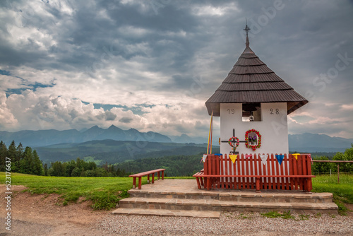 Fototapeta Naklejka Na Ścianę i Meble -  Small chapel in Tatra mountains in summer, Poland