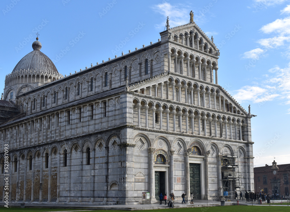 Duomo romanico di Pisa al Campo dei Miracoli (Italy) - XI secolo