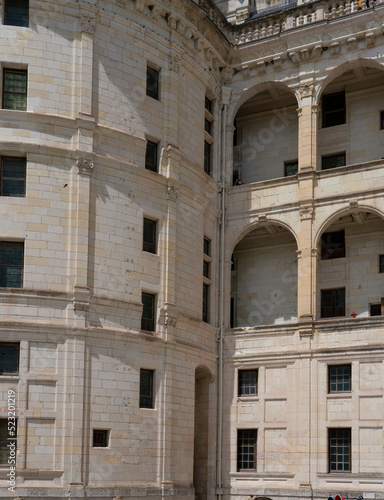 period French Renaissance architecture that blends traditional French medieval forms with classical Renaissance structures