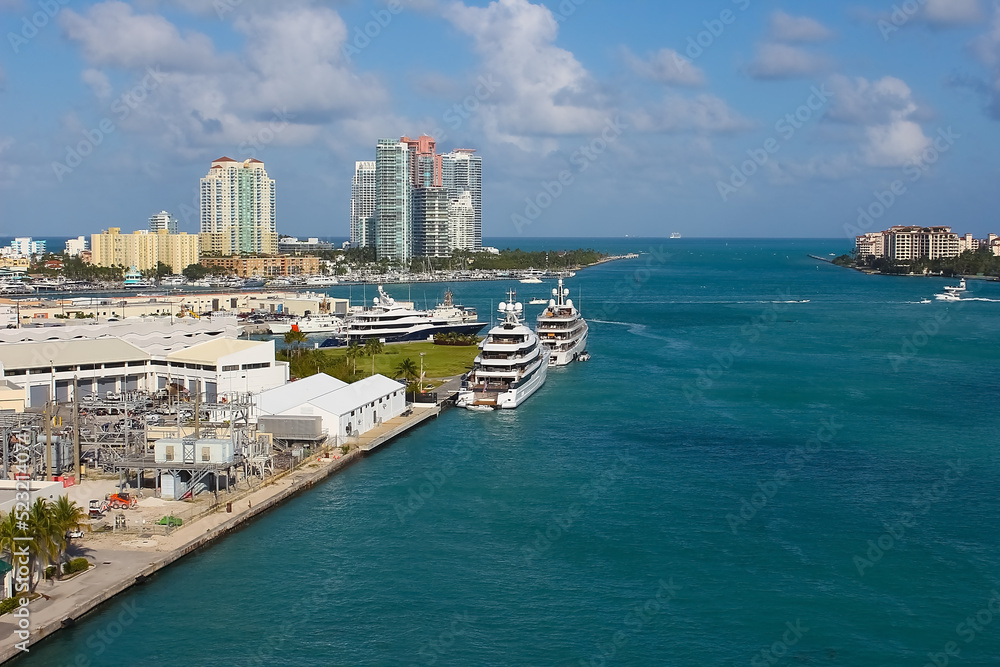 Luxury apartments in port of Miami Luxury apartments in port of Miami