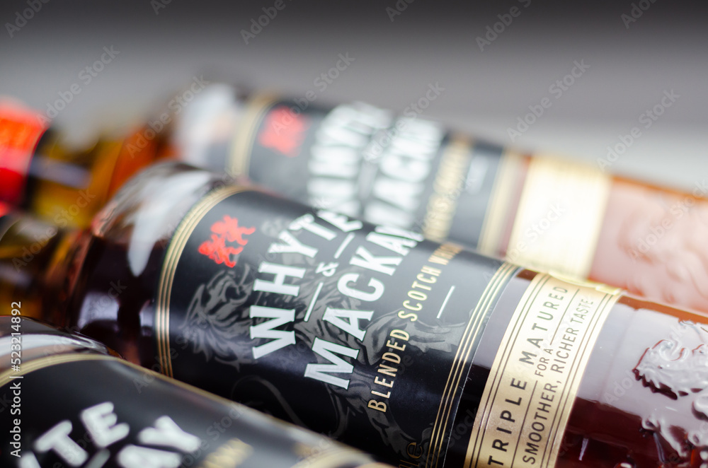 Foto de LONDON, UNITED KINGDOM JULY 23, 2022 Blended Scotch whiskey