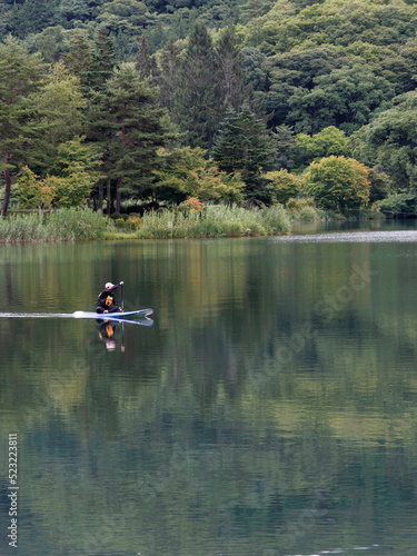 夏の蓼科湖とパドルボート © Tommy Saegusa