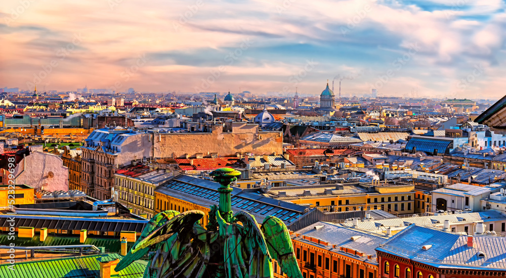 Obraz premium St. Petersburg morning cityscape panoramic view from above towards the Kazan Cathedral