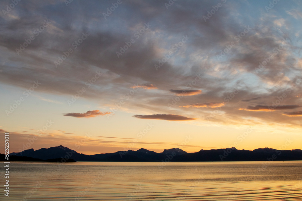 Abendwolken über dem Solbergfjord