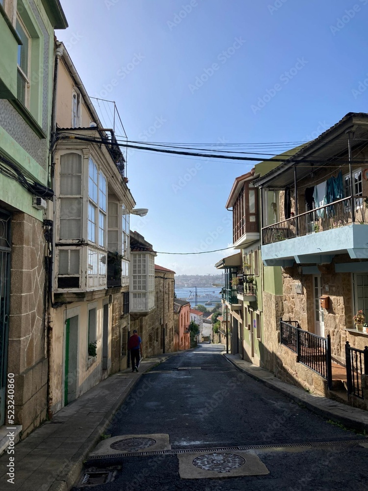 Calle del casco histórico de un pueblo de Galicia