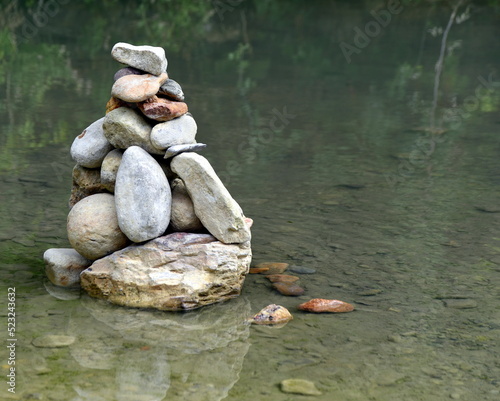 Steinmännchen in den heißen Quellen der Therme di Petriolo photo