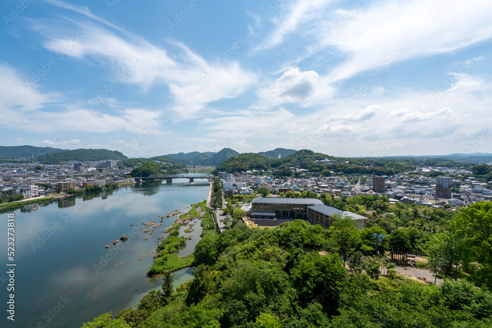 犬山城から見る木曽川と犬山、各務原の風景