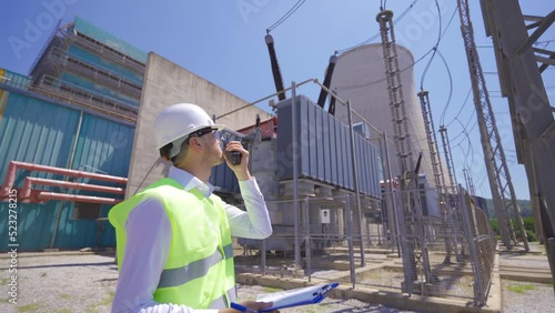 Power generation plant.
The engineer inspects the inside of the switchboard and makes an announcement with his radio.
